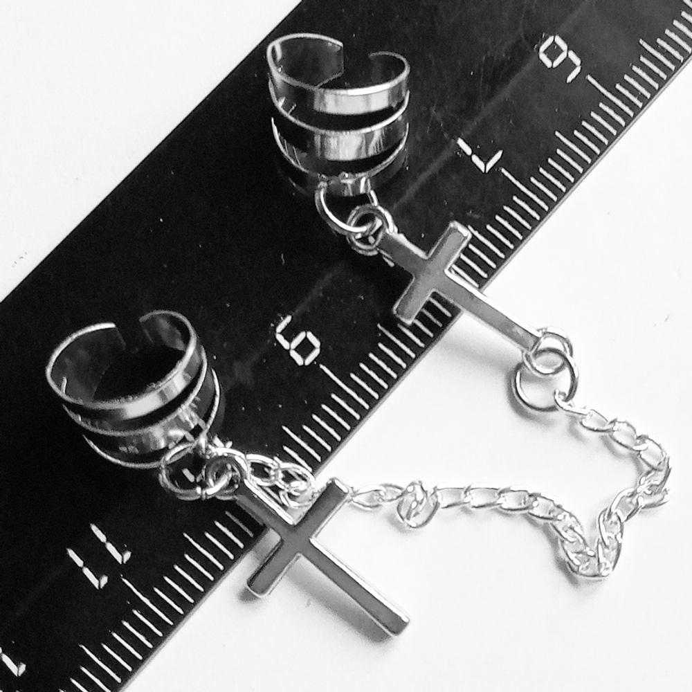 Серьги каффы (без прокола) с цепочкой и подвесками "Кресты" две клипсы соединенные цепочкой.