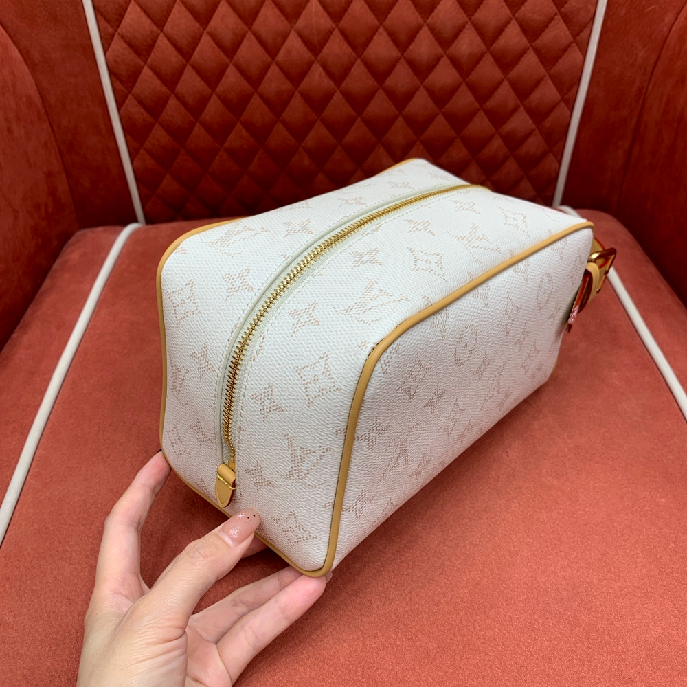 Louis Vuitton Locker Dopp Kit