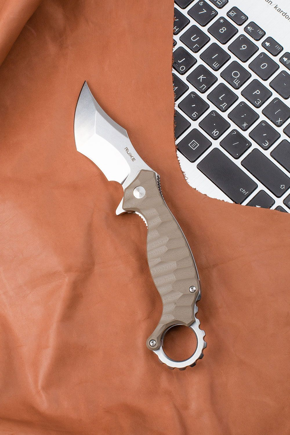 Нож туристический Ruike P881-W