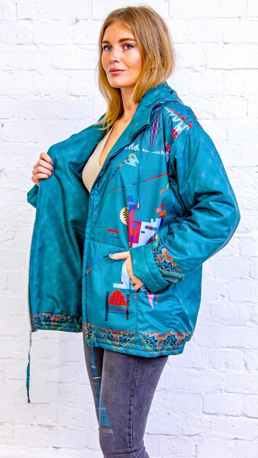 Куртка «Вертикальные акценты», по мотивам картины Василия Кандинского «Вертикальные акценты»