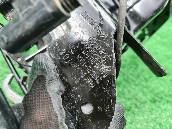 Кронштейн фары левый BMW 3er G20 (2018-н.в.)