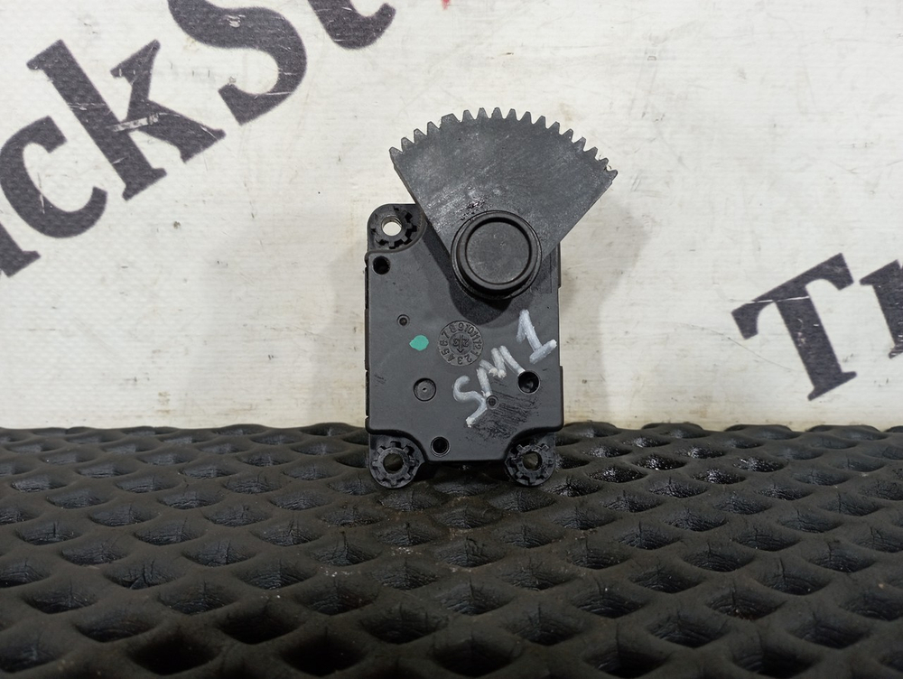 Моторчик заслонки печки