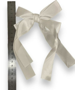 Заколка школьная "Белый бант" для девочек.  Тип заколки автомат Цвет серебро