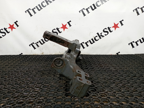 Кронштейн передней рессоры левый