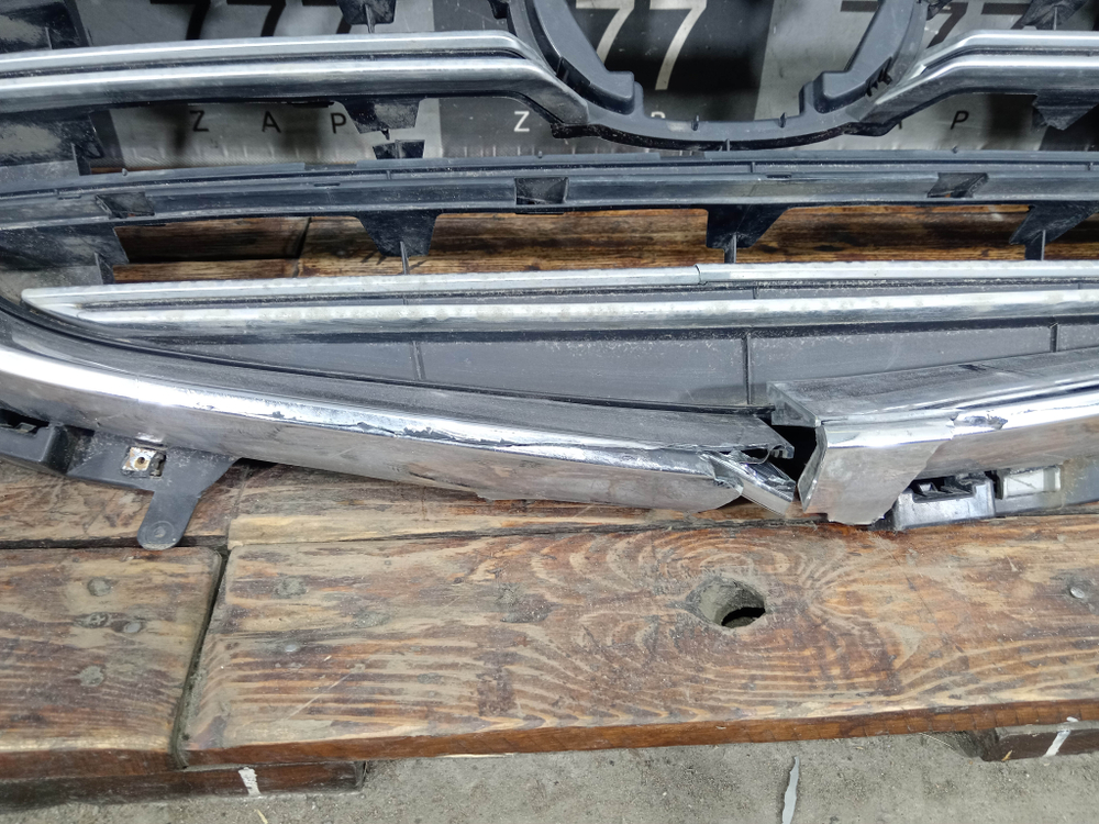 Решетка радиатора Mazda CX-9 2 (TC) 16-24 Б/У Оригинал TK4950710J