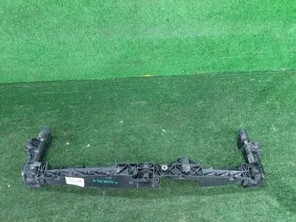 Кронштейн решетки радиатора Mercedes E W212 (2009-2016)