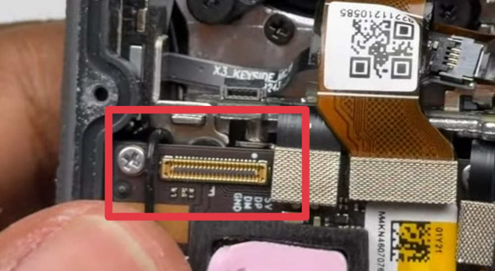 Экшн-камера Insta360 X3 - FPC коннектор (разъем) камеры (на плату)