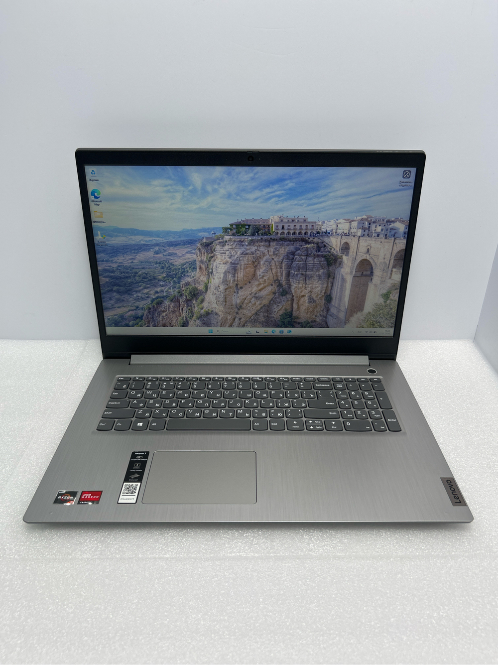 Ноутбук Lenovo IdeaPad 3 17ADA05 (81W20097RU) 17.3"/AMD Ryzen 5 3500U/RAM 8 GB/SSD 256 GB/AMD Radeon Vega 8/1600x900/IPS/Windows 11/Подсветка кл-ры: нет/Серый. Состояние: Уценка/прокрученный топ-кейс/царапины на матрице