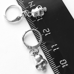 Серьги-кольца с подвеской "Череп" по серебро. 1 пара.