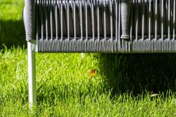 "Канны" диван 2-местный плетеный из роупа, каркас алюминий белый муар, роуп светло-серый круглый, ткань серая 017