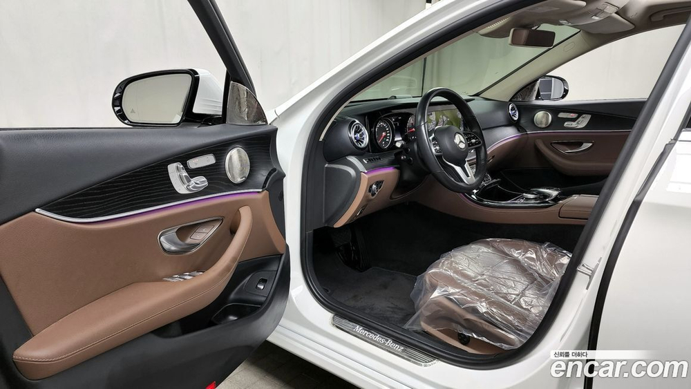 Mercedes-Benz E-Class W213 E220d Avangarde (06.2020)