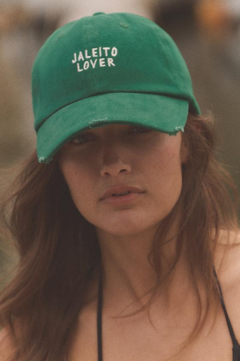 ZARA КЕПКА ИЗ САРЖИ С ВЫШИТЫМ ТЕКСТОМ, ЗЕЛЕНЫЙ