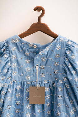 ZARA ZARA TIMELESS — ПЛАТЬЕ С ВЫШИВКОЙ, ГОЛУБОЙ