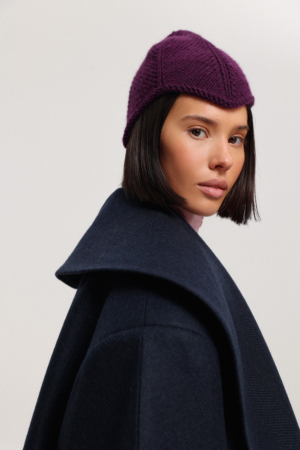 Вязаная шапка-шлем