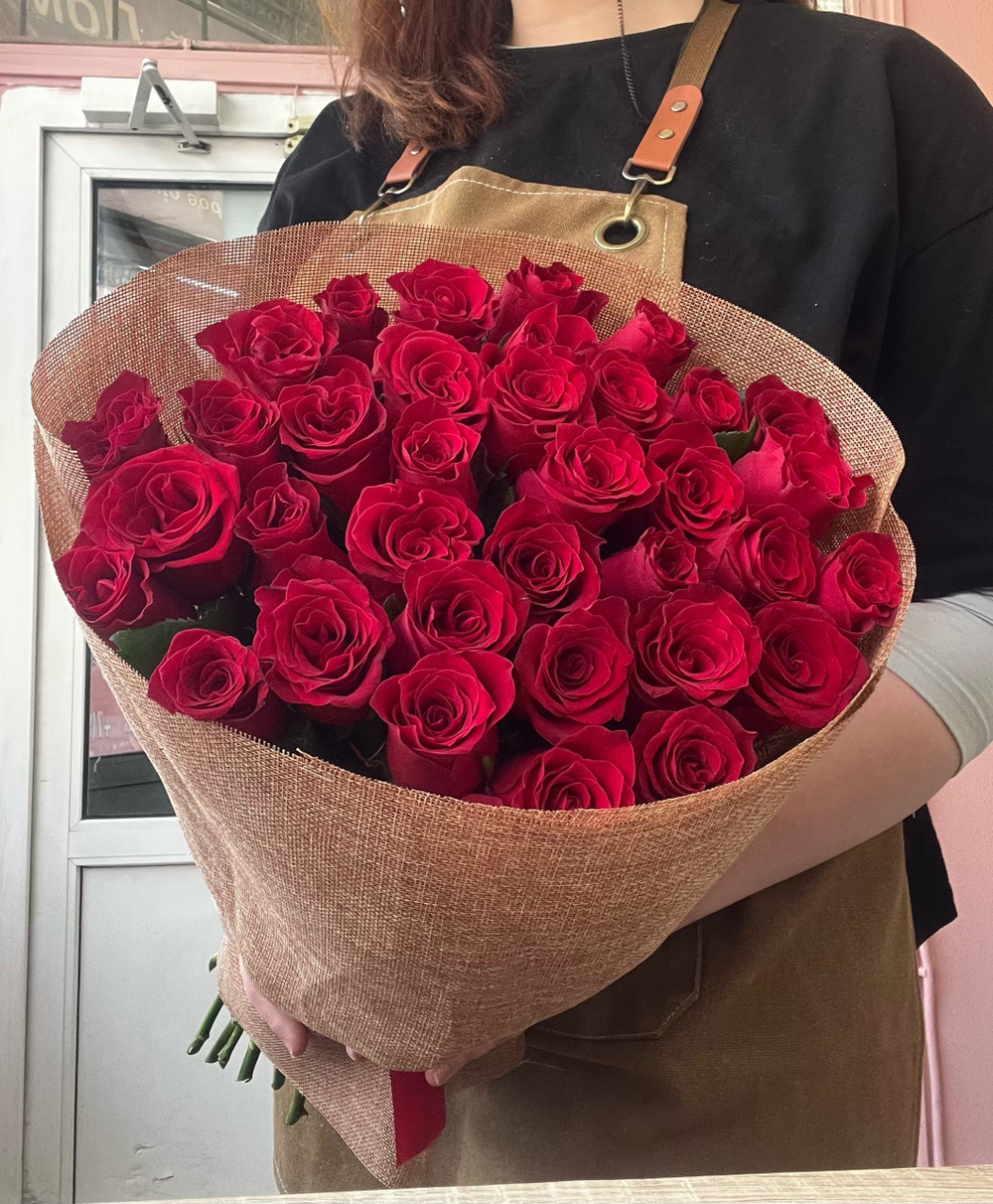 Букет из 35 красных роз 50см