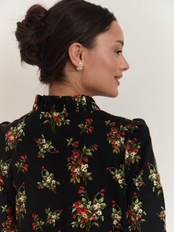 Платье с воротником стойкой