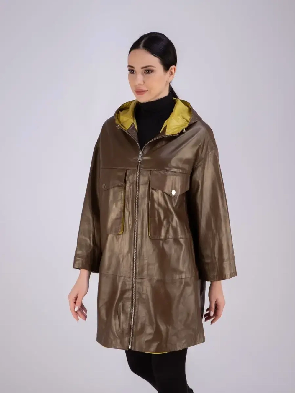 Пальто из натуральной кожи с капюшоном