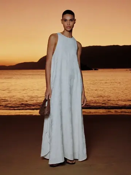 Massimo Dutti Расклешенное льняное платье миди с вышивкой, белый