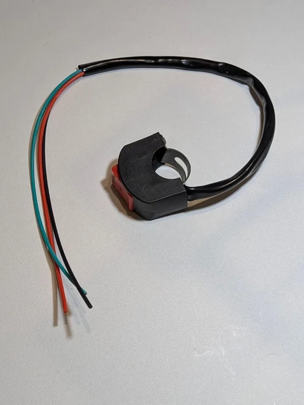 tt Переключатель 3-х проводной универсальный на руль 22мм (скутер, мопед, эндуро, мотоцикл)