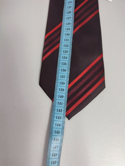 Галстук в красную полоску