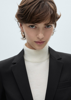 Костюмный приталенный блейзер