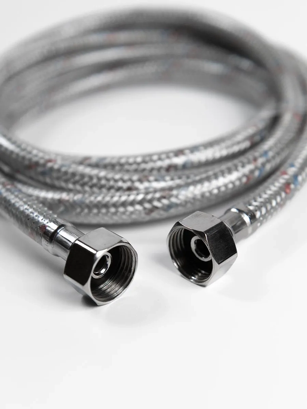 Гибкая подводка для воды в ПВХ оболочке 1/2" гайка-гайка 50 cм с ключом