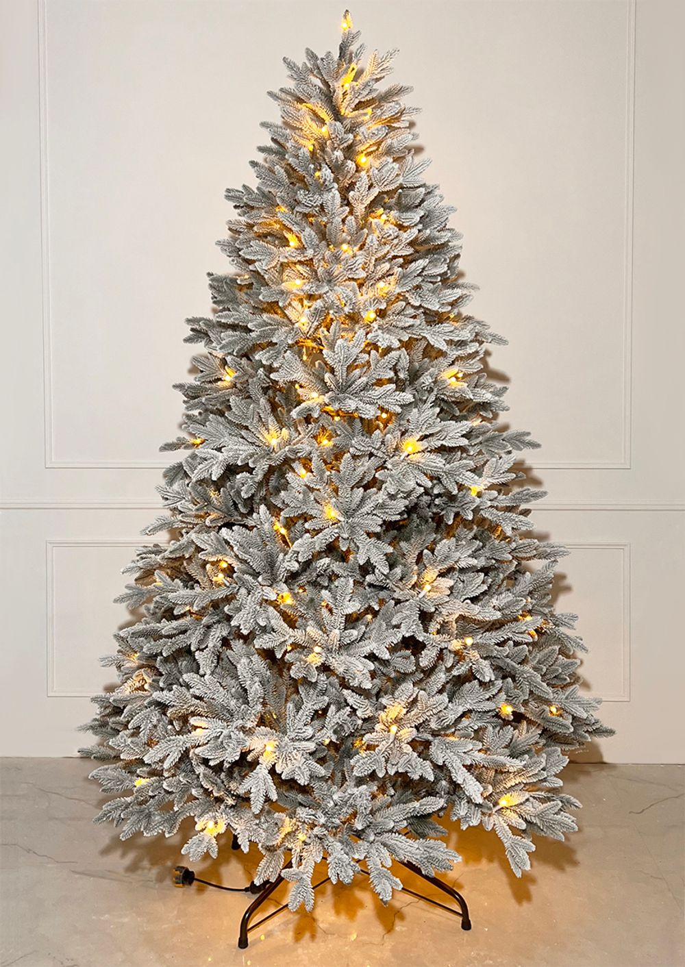 Заснеженная елка с гирляндой встроенной «Изумрудная» (Литая хвоя) от 1,2 м до 3 м