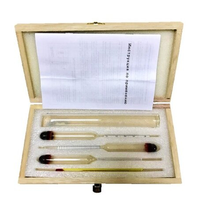 Набор ареометров в деревянном футляре