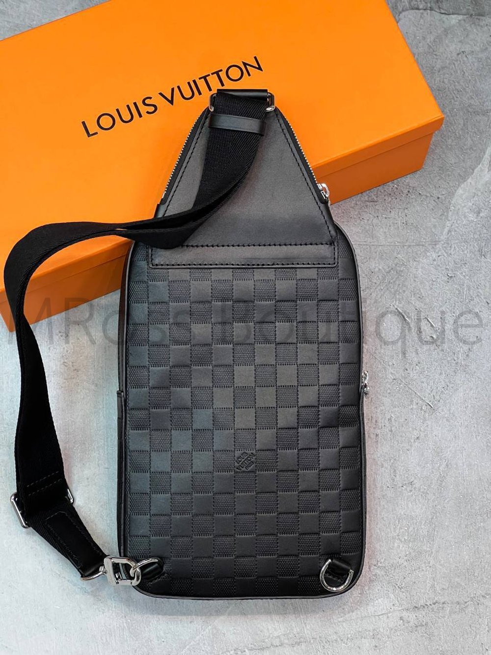 Кожаная черная сумка Avenue Sling NM Louis Vuitton