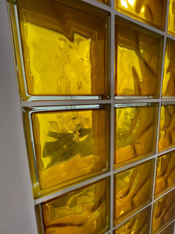 Стеклоблок медовый волна окрашенный изнутри  Vitrablok  19x19x8