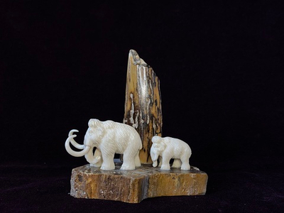 Два мамонта