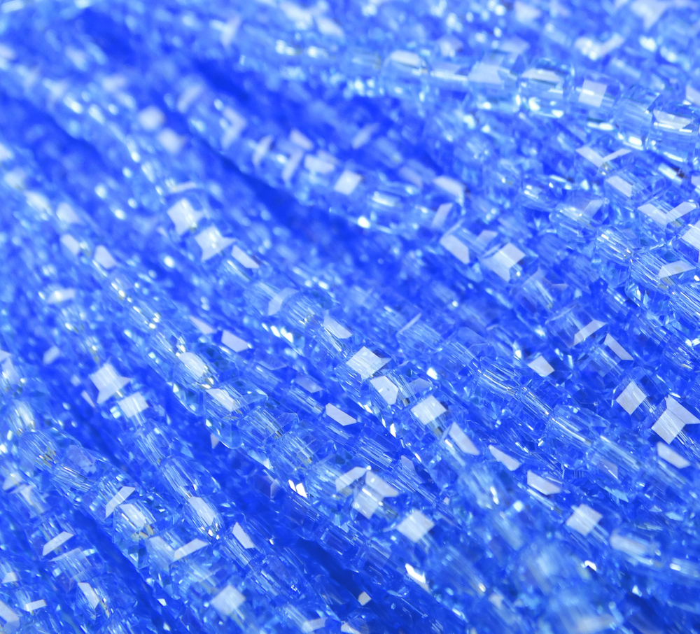 БВ017НН3 Хрустальные бусины квадратные, цвет: светло-голубой, размер 3 мм, кол-во: 63-65 шт.