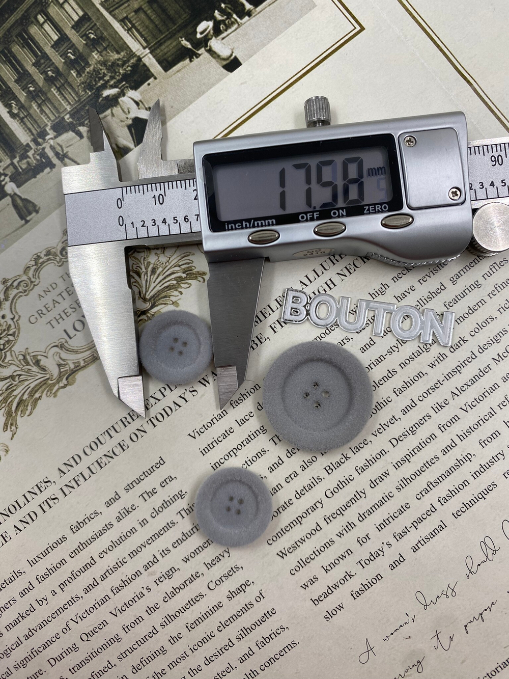 Пуговицы на прокол серые с бархатным напылением