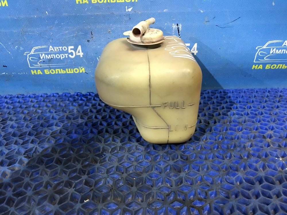 Бачок расширительный MITSUBISHI CHARIOT 1994