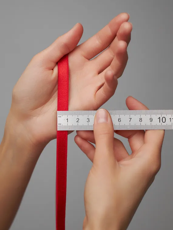 100 740/10 ОПТ Бретель глянец Lauma Fabrics, 10 мм, красный 100