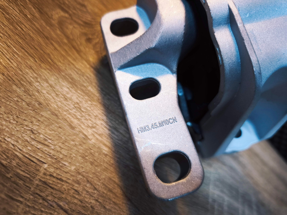 Опора двигателя правая VAG VW Tiguan 5N1  Audi Q3 8UB