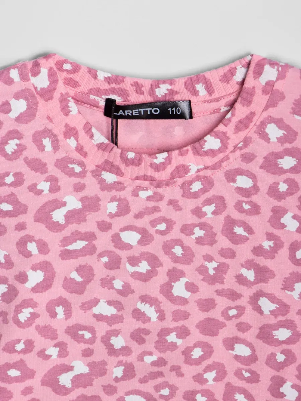 Розовая футболка для девочки на лето