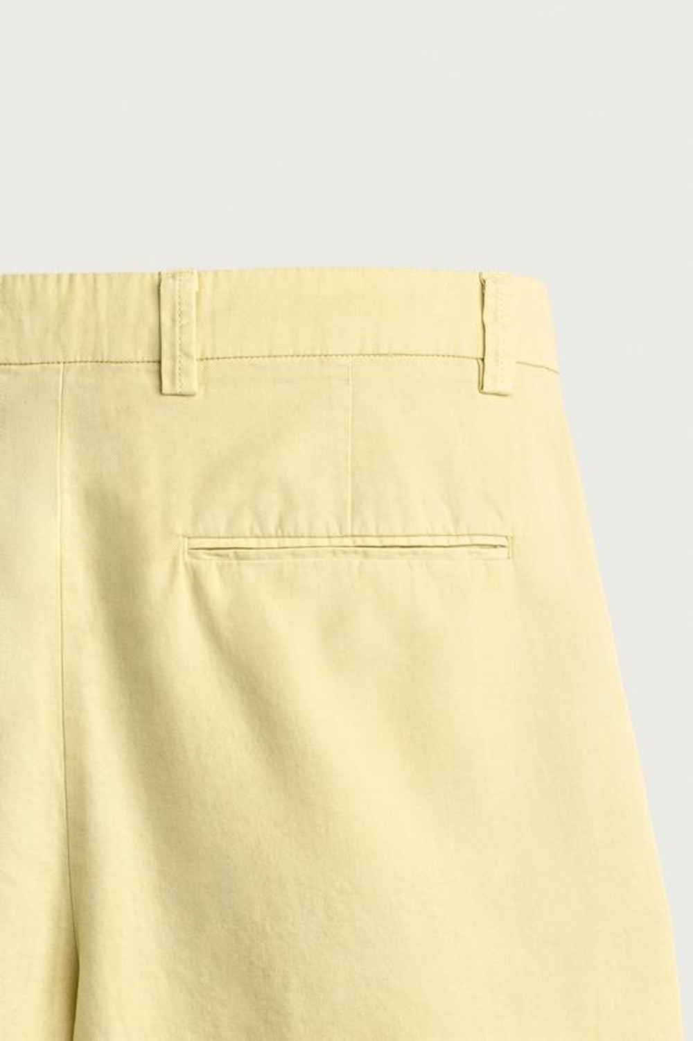 ZARA ШОРТЫ СО СКЛАДКАМИ REGULAR FIT, СВЕТЛО-ЖЕЛТЫЙ