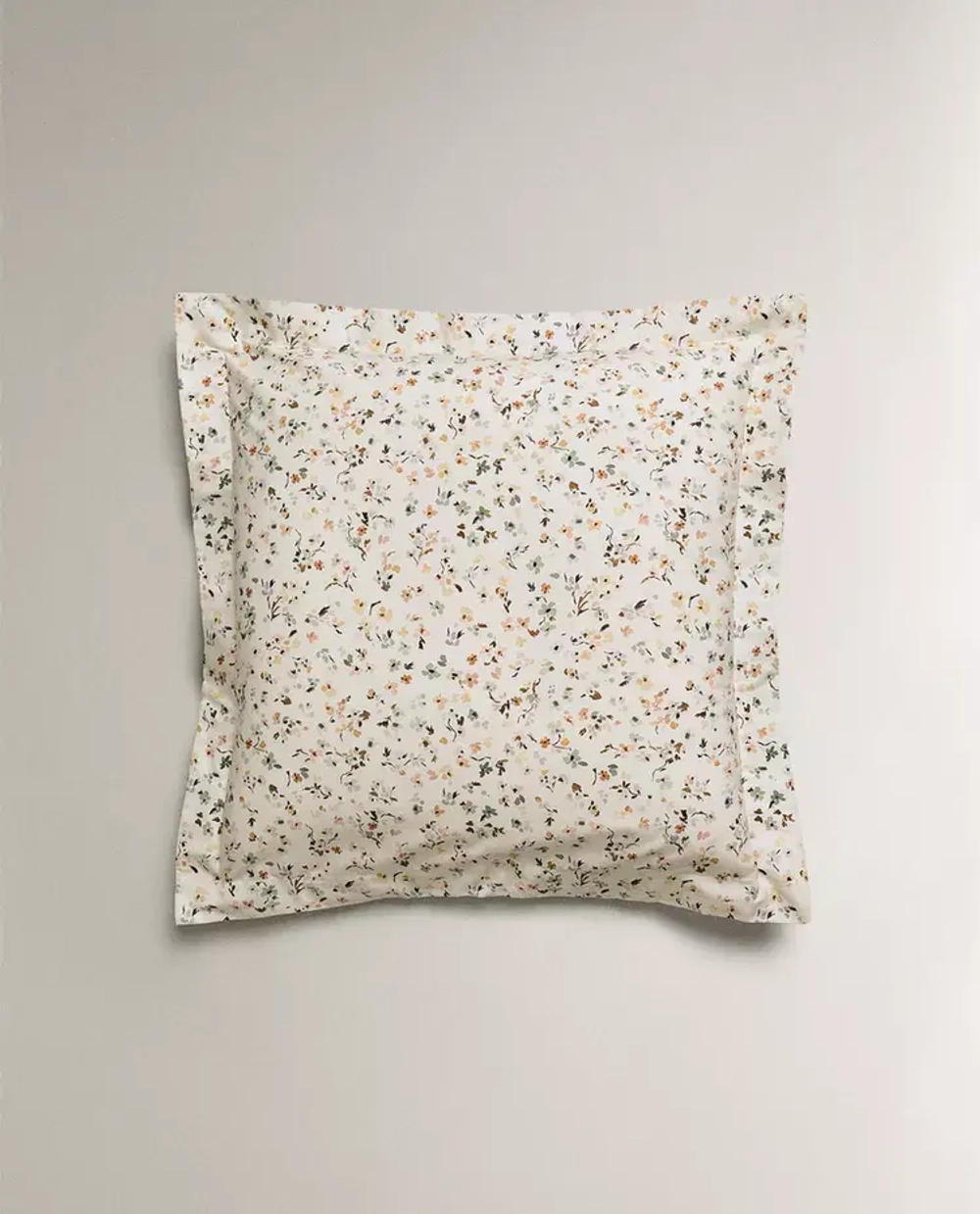 ZARA HOME НАВОЛОЧКА С ЦВЕТОЧНЫМ ПРИНТОМ, ЭКРЮ