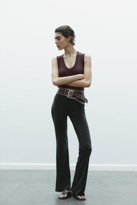ZARA ФУТБОЛКА С V-ОБРАЗНЫМ ВЫРЕЗОМ, ТЕМНО-КОРИЧНЕВЫЙ