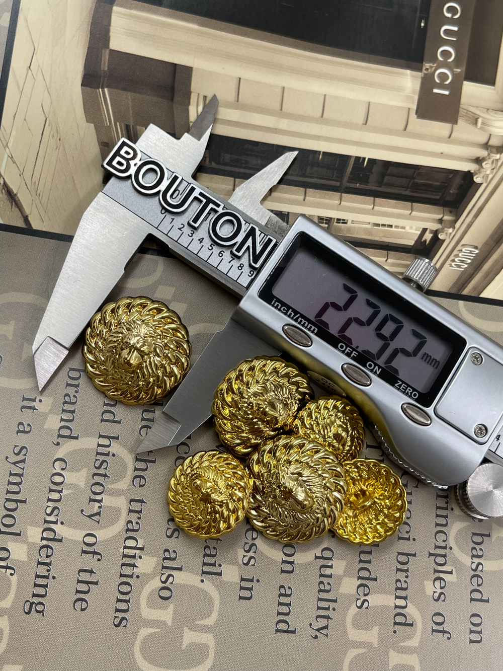 Пуговицы в стиле Бмн. золотистые (лимонные) "Лев"