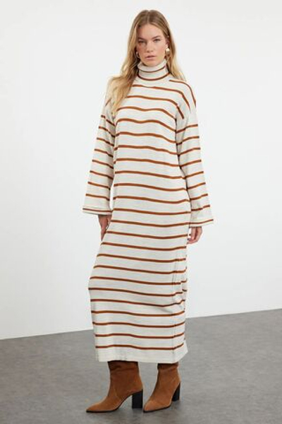 Плиточное полосатое платье из тонкого трикотажа TCTAW25EB00014
