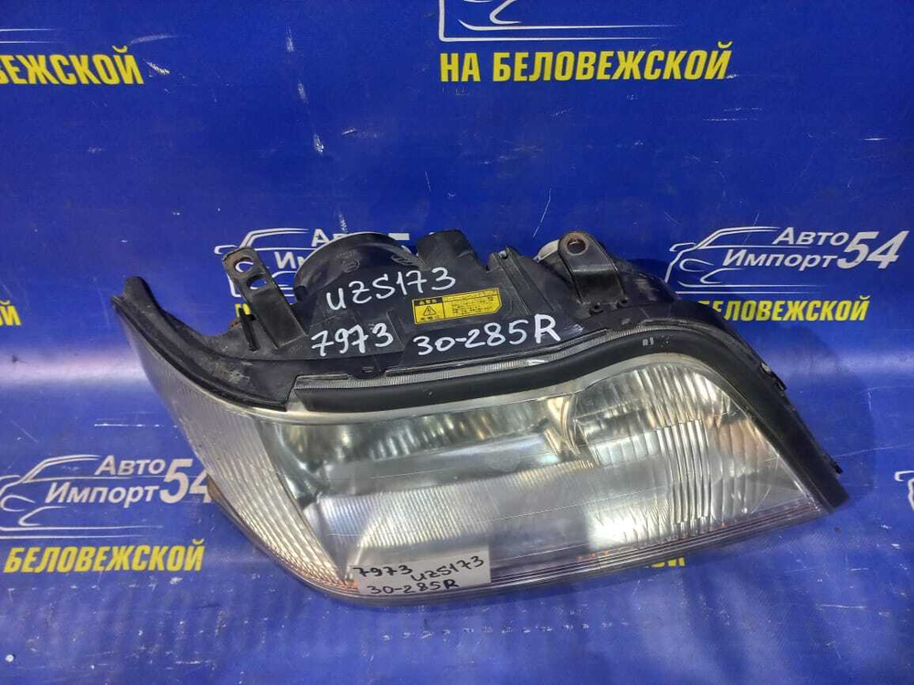 Фара передняя правая TOYOTA CROWN MAJESTA 1999-2001