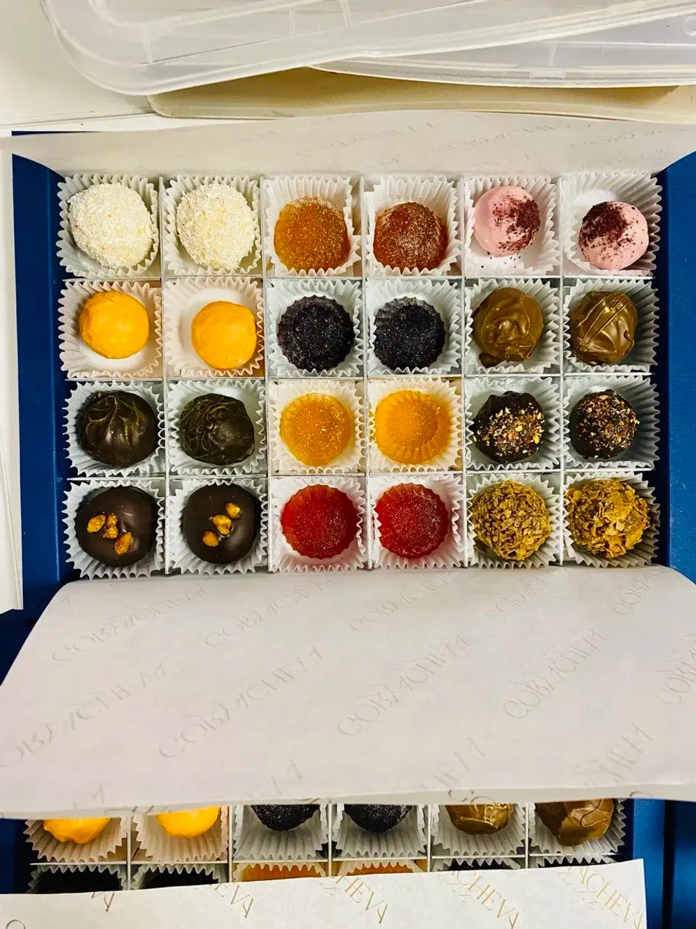 Ассорти конфет и мармелада 24 шт в дизайнерской упаковке