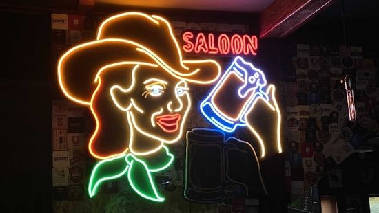 Как сделать олдскульную неоновую вывеску c анимацией