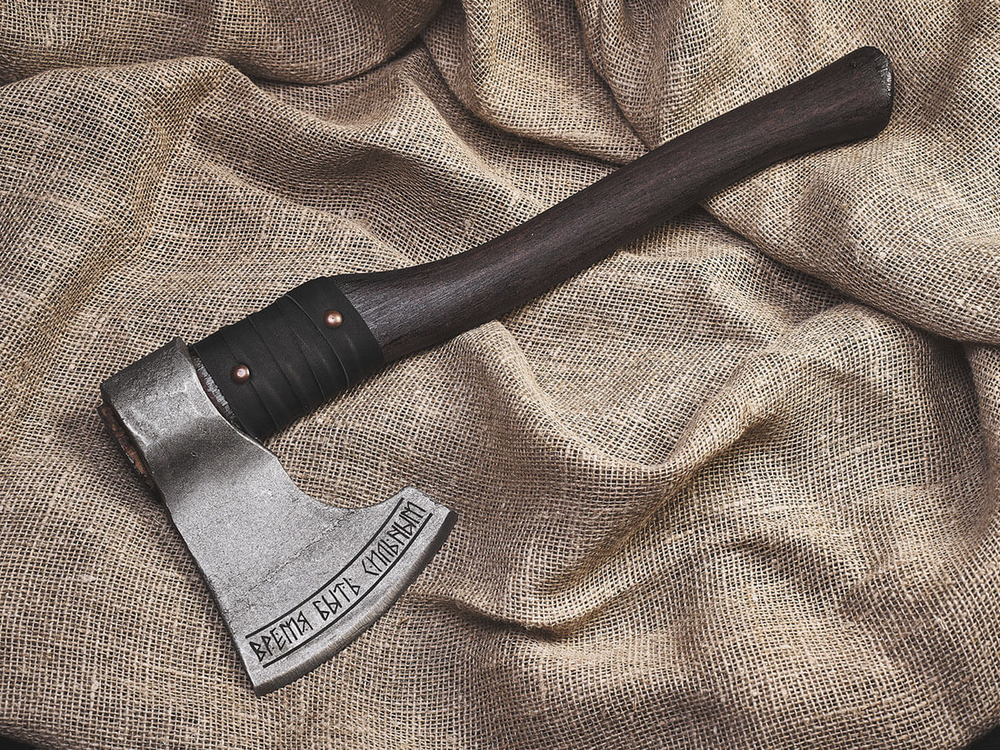 Топор "Время быть сильным", рукоять комель берёзы (морилка)