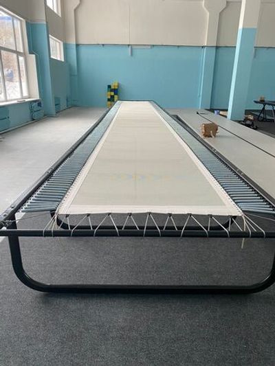 Батутная акробатическая  дорожка - гнутая рама (овальный профиль) - коммерческая сетка - 9м.