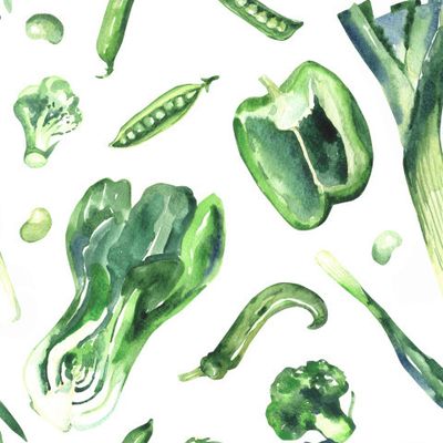 Зеленые овощи на белом
