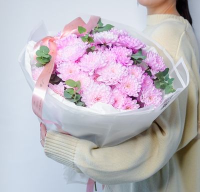 Хризантема с эвкалиптом "M"