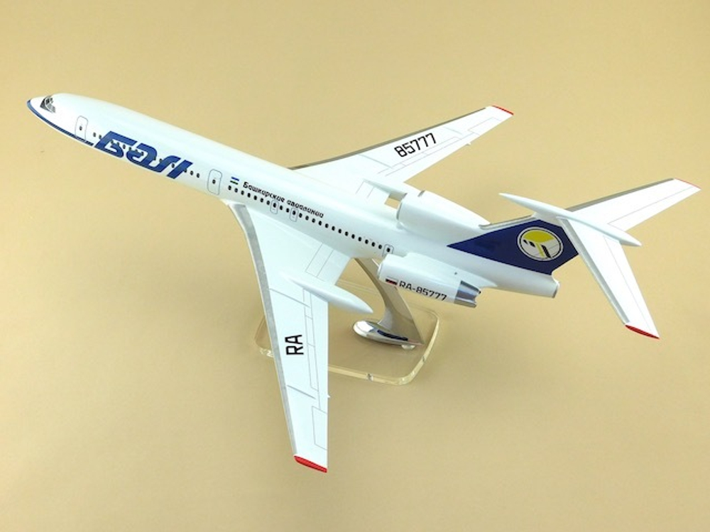 Модель самолета Ту-154М (М1:100, БАЛ)